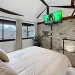écrin Médiéval Cosy à 2 Pas De La Cathédrale, Lit De Gamme, Wifi *