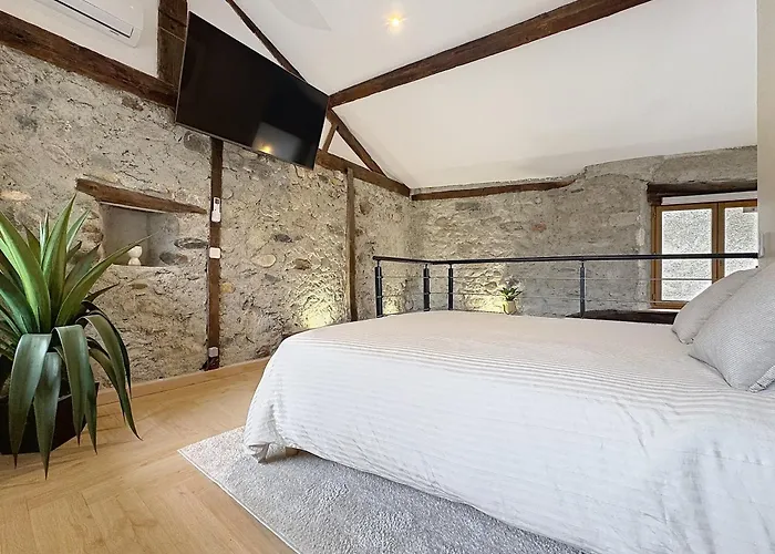 Ecrin Medieval Cosy A 2 Pas De La Cathedrale, Lit De Gamme, Wifi