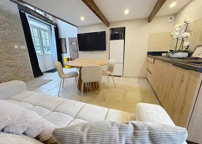 Ecrin Medieval Cosy A 2 Pas De La Cathedrale, Lit De Gamme, Wifi